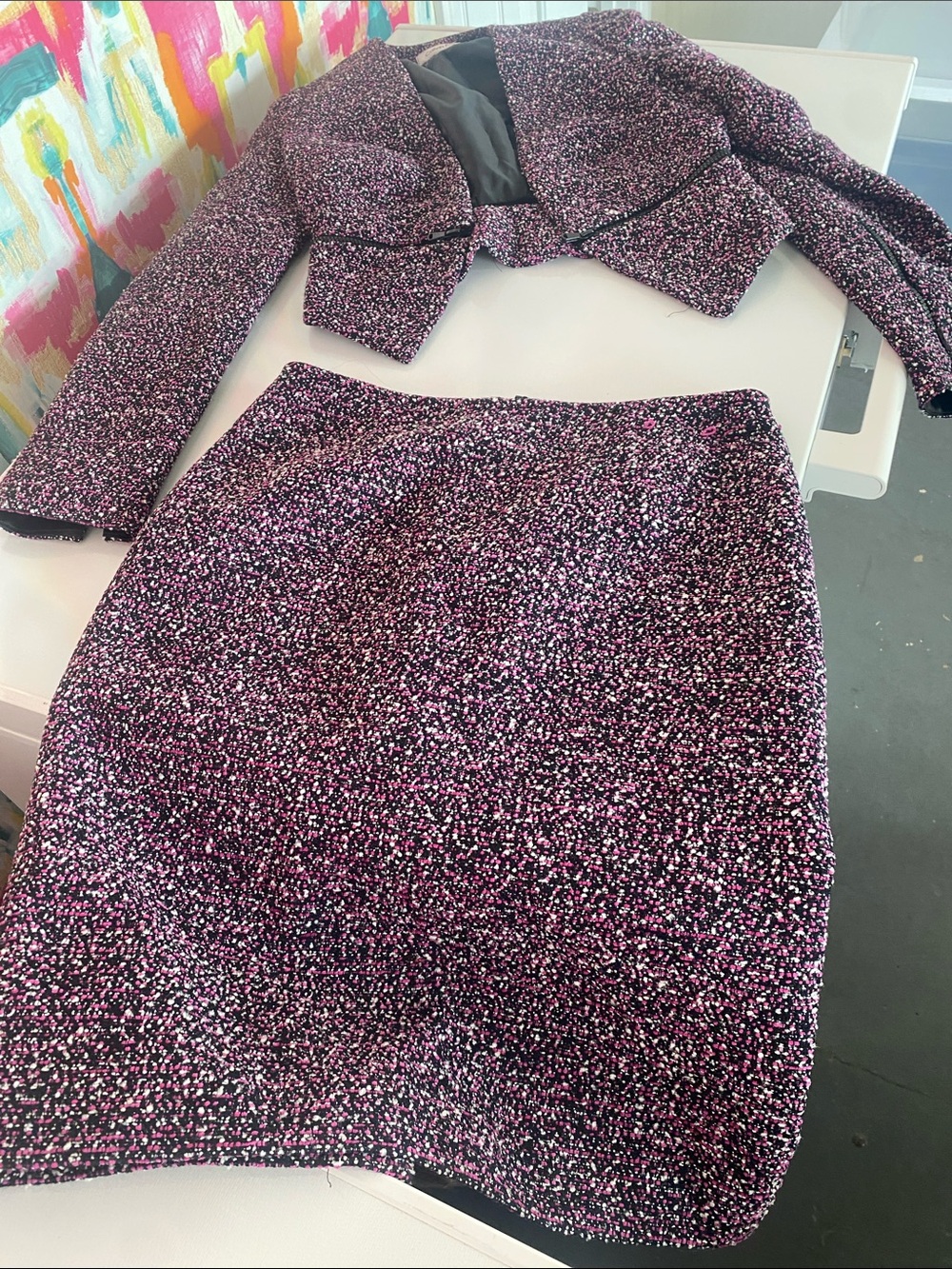 Women's Tweed Pencil Skirt in Pink Speckle. Size 4. Excellent condition.
